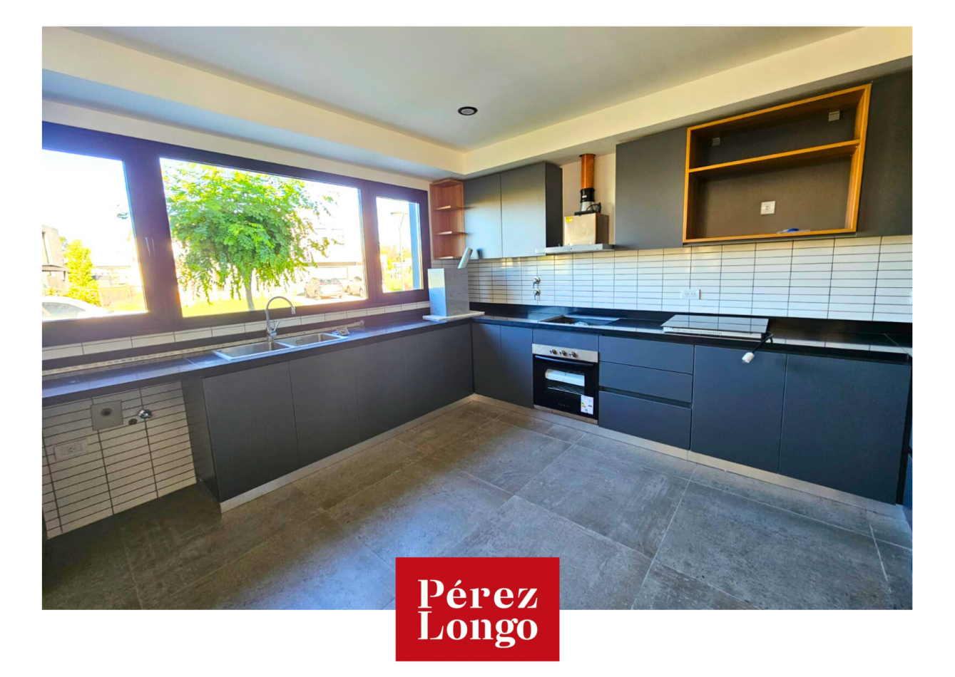 Casa de 4 ambientes con pileta a estrenar